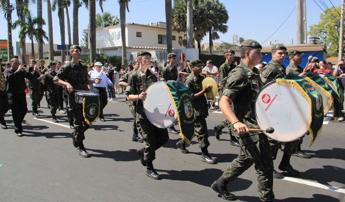 Desfile_civico_celebrou_o_aniversario_de_Araraquara_na_Bent_ode_Abreu_-_Foto_Tete_Viviani_9.jpg