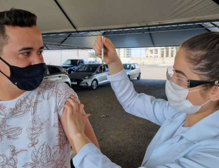 Covid-19: Saúde vacina pessoas com 20 anos ou mais dessa terça (17)