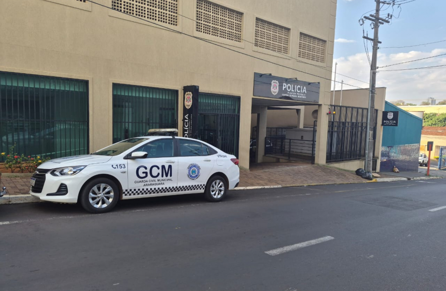 GCM prende mulher de 32 anos com mandado de prisão em aberto em Araraquara